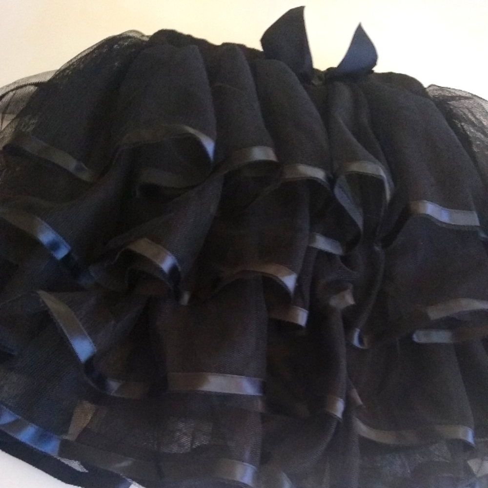 3/$15 Dang Dang Xiong kids ruffled black skirt
